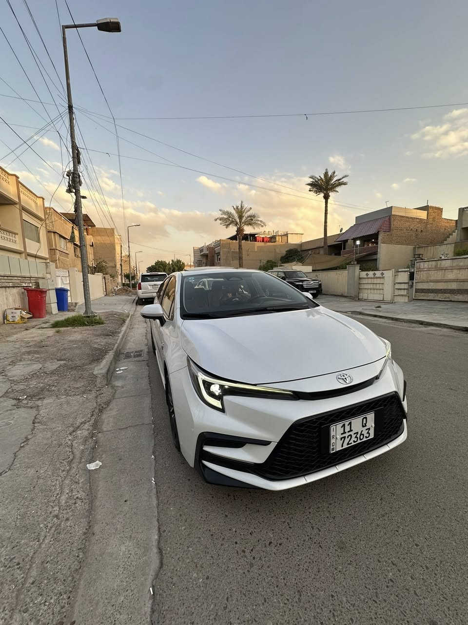 السلام وعليكم
للبيع كورلا هايبرد شكل S موديل 2024 
سيارة يجي بيها ضمان سنتين بلبطاريات من شركة الحلو ضمانها بعدله 10 اشهر تقريباً لسيارة تختلف عن الموجودات كلها بلاديه مابيها ايي شغل عمل حتى دقة الشاشه تختلف. داخل دشبول وبيبان لونين يجي بلادي بيبان جلد ويدات بيانو بلاك مو بلاستك لون السيارة صدفي
 
كشنات جلد لونين جملي ورصاصي بلادي 
كشن كهرباء 
فئة HEV
فتحة سلايد روف
تبريد قطعتين 
شاشه عدادات دجتل 
سبايدر خلفي بلادي 
رادار امامي
قيادة شبه ذاتيه 
كروز سرعه 
لد دشبول GR 
سستم ايرباكات 8 
جام 4 اوتو 
ويل رياضي 17 
اوتو هولد وهند بريك كهرباء 
لسيارة ماشيه 45 الف كيلو ولسيارة كلها بلاديه وضع شركة ممبدل بيها شي نهائياً ومكفوله كفاله عام من عدا 8 حالوبات تقريباً بلقمارة فقط ومو قويات خفيفات مو كلش مبينات
سعر السيارة 163 ورقه 
***********
