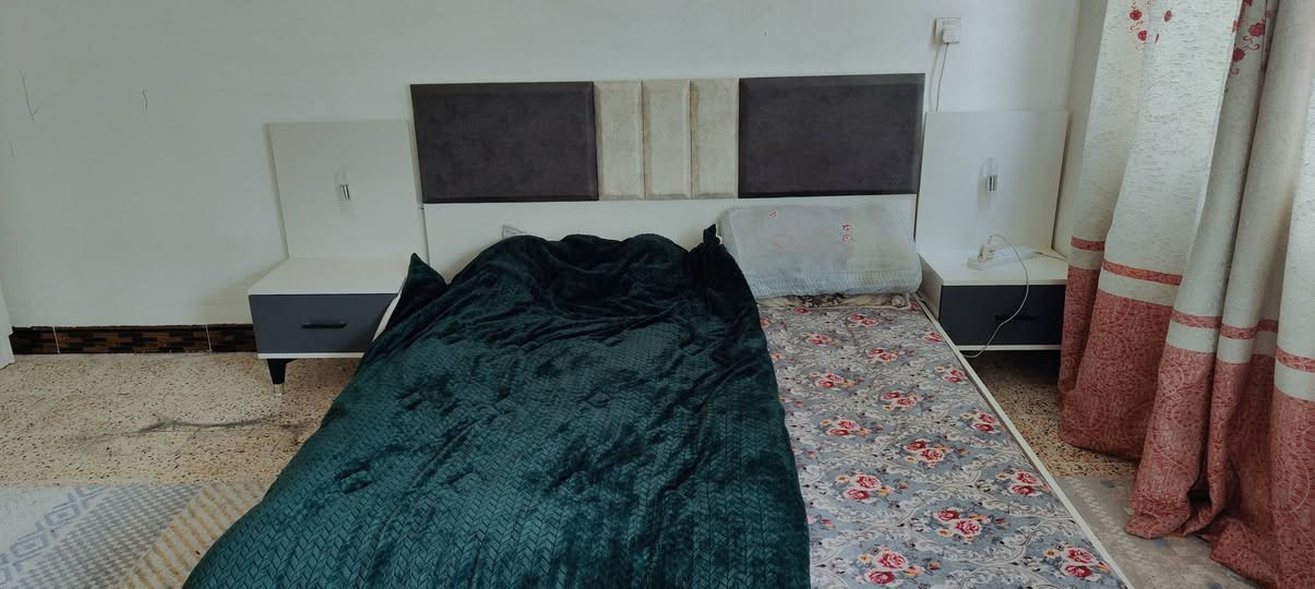 السلام عليكم للبيع غرفه نوم تركي 5قطع الغرفه نضيفه نضافته 95%اخت الجديد السعر 425وبيه مجال المكان النجف الاشرف رقم التواصل ***********
