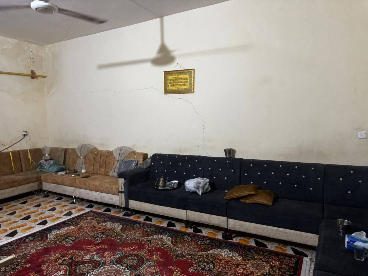 ياالله
السلام عليكم
يعلن مكتب الخبير للعقارات

وجود دار زراعي للبيع مساحه 200م
الموقع //حي المرتضى يبعد عن الشارع العام 100م

مكوناته //استقبال ومطبخ وصاله وغرفه نوم ومجمع صحيات داخليه وخارجيه وحديقه وكراج سياره

السعرررر //83مليون وبي مجال
للاستفسار مراجعة المكتب مقابل مركز الشباب الدوب
للاستفسار الاتصال ***********

