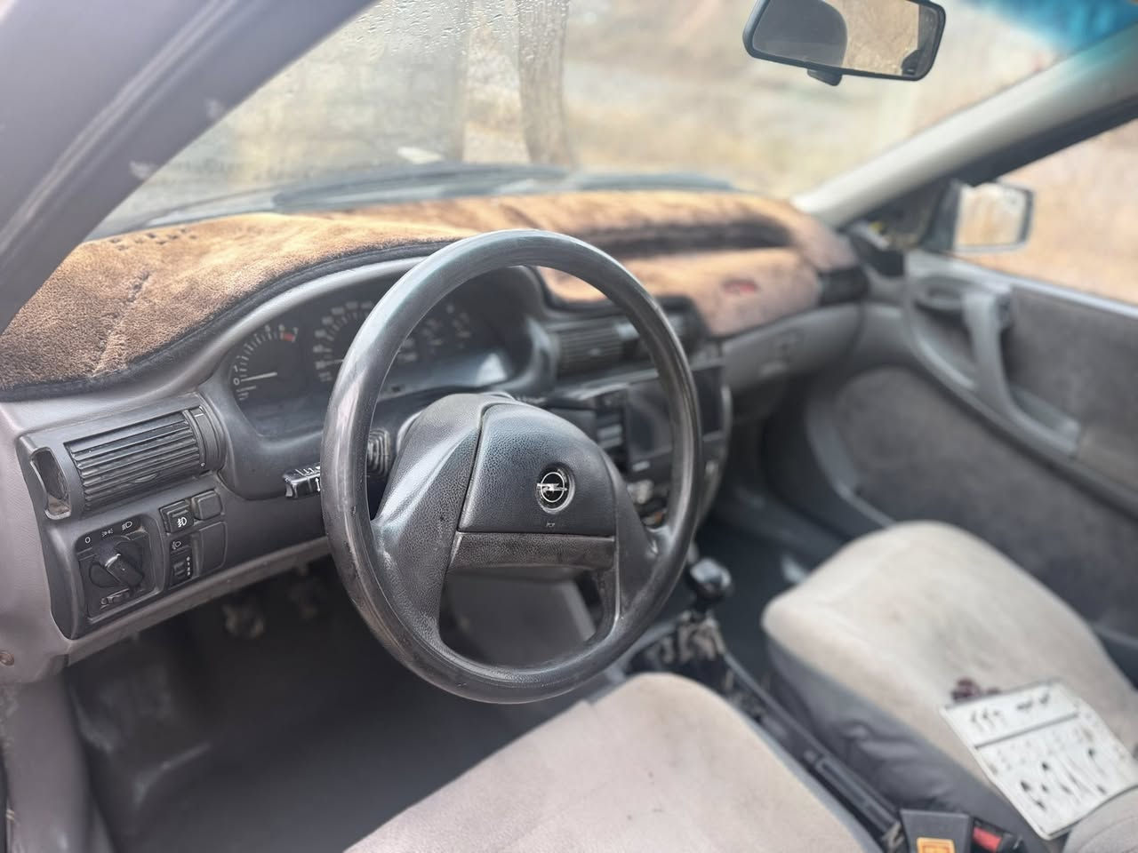 استرا موديل 1992مشروع وطني رقم كركوك دفتره بانزين بيها محرك 18 بالشرط المحرك لا صرف ولا بخار كير بالشرط اربع تاريات جدد صدر جديد كهربائيات كلها شغاله السياره على وضع البلادي السعر 45 بي مجال ***********
