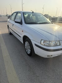 سمند 2011  بيها مكفولة من الضربة فقط البنيد طاير السيارة باسمي رقم دول...