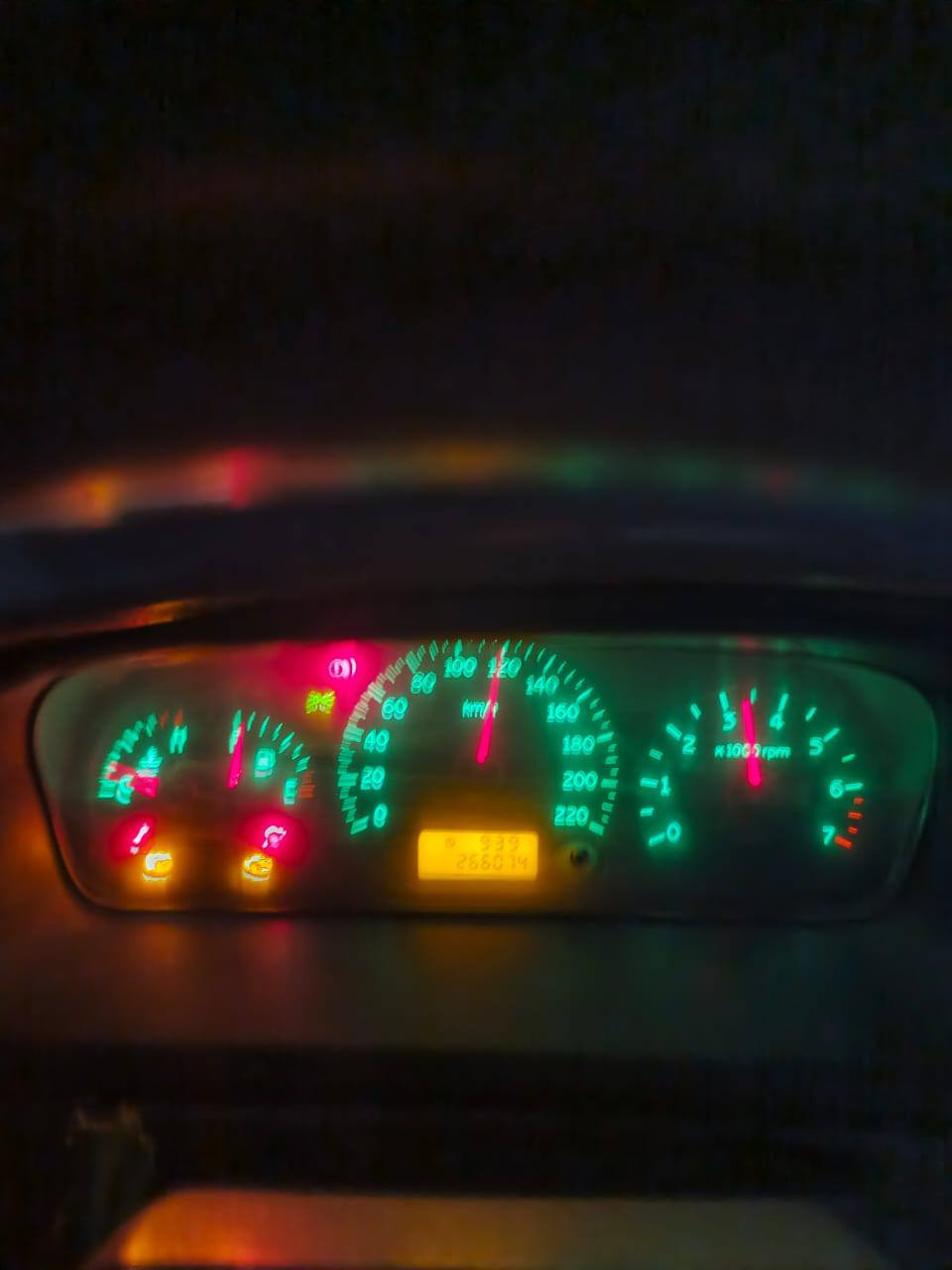 السلام عليكم سياره شيري موديل 12 راعيه يمي بس ماندله بيه سنويه وكاتبك مكينه وكير مكفولات ريد بيه مراوس حسب القناعه ***********
