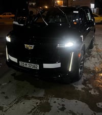 كاديلاك اسكاليد 2021   خليجي السيارة (داخل لون أبيض)  بارد فقط بالجامل...