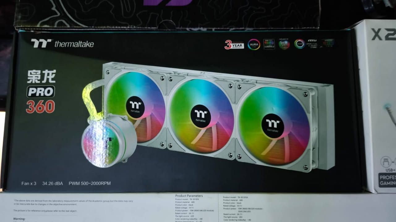 ​كرت الشاشة (GPU): NVIDIA RTX 2070 SUPER 8GB
(أداء جبار، يتفوق بمراحل على الـ RTX 3060 12GB في الألعاب) ⚡
​ المعالج (CPU): AMD Ryzen 5 5600X
(قوة المعالجة تقابل كفاءة الـ Core i5 10400) ⚙️
​الذاكرة العشوائية (RAM): G.SKILL Trident Z RGB 16GB (2x8GB) 3200MHz
(أداء سريع مع إضاءة RGB خرافية) 🌈
​التخزين (SSD): Samsung 860 EVO 500GB SATA III
(سرعة فائقة في التشغيل ونقل البيانات) 💾
​اللوحة الأم (Motherboard): MSI B450M PRO-VDH
(تدعم 4 مداخل للرام لتطوير مستقبلي سهل) 🧩
​مزود الطاقة (PSU): 650W 🔌
​حالة الجهاز: نظيف جداً وجاهز للاستخدام المباشر.
الأداء: يشغل أقوى الألعاب (Warzone, GTA V, RDR2) على أعلى الإعدادات بسلاسة تامة. 🕹️

نظام تبريد مائي كامل للمعالج
يحافظ على درجات حرارة منخفضة حتى عند الضغط العالي على الجهاز 🌊

مع جوستكات عدد 3 
 •  كيم سير g7
• اليت 2  اكس بوكس 
• جوستك احترافي 
ــــــــــــــــــــــــــــــــــــــــــــــــــــ
مع هارد
• لكسر سعة 2 تيرا m.2 داخلي 
• هارد hhd  سعة 2 تيرا داخلي
ــــــــــــــــــــــــــــــــــــــــــــــــــــــــ
• اناره لد بار مقوس حجم 32 تفاعلية 
• سبيكر رد دراكون وايرلس تفاعلية 
ــــــــــــــــــــــــــــــــــــــــــــــــ
كيبورد f 75 تفاعلي سويح ازرك
كيبورد ريد دراكون تفاعلي 
ماوس اتارك شارك x11
ساعة رقمية 
ميز حجم مترين تفاصل 
يوبيس ونلاين 3kv
كرسي مكتبي 
شاشة 32 مقوسة  كيكا بايت 165hz 
2k
شاشة جانبية 27 فول HD هيرتز 60
سعر مليونين و ٢٥٠ ألف بيها مجال قليل كلش 
بس صدكني مراح تندم من تاخذها مكاني بغداد العبيدي شارع جامع رقمي *********** توصيل ماعندي الأسف تجي تفحص وتأخذ سيت إب كامل من كل شيء متحتاج بعد شي صلان
