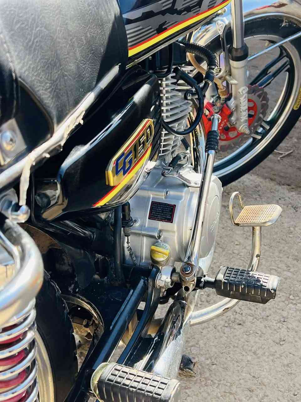 السلام عليكم 

دراجه يراني سونك 

موديل 2024.    150cc

دراجه زيرو ما مدحلك بحلالي بس تركب وتشوف ذا مو أريح من البوكسر كهربائي اشاير كله شغاله كامله  

❗️دراجه سوبر يعني تبريد لمكينه 

السعر_____675 ولحد يكسر بيه تلكه احسن منه 

ما يعجبك السعر عوفه وكلمن يبيع بكيفه ولي يصرفله                       ❗️كفاله عامه  

مكاني بغداد العامريه      رقم ***********
