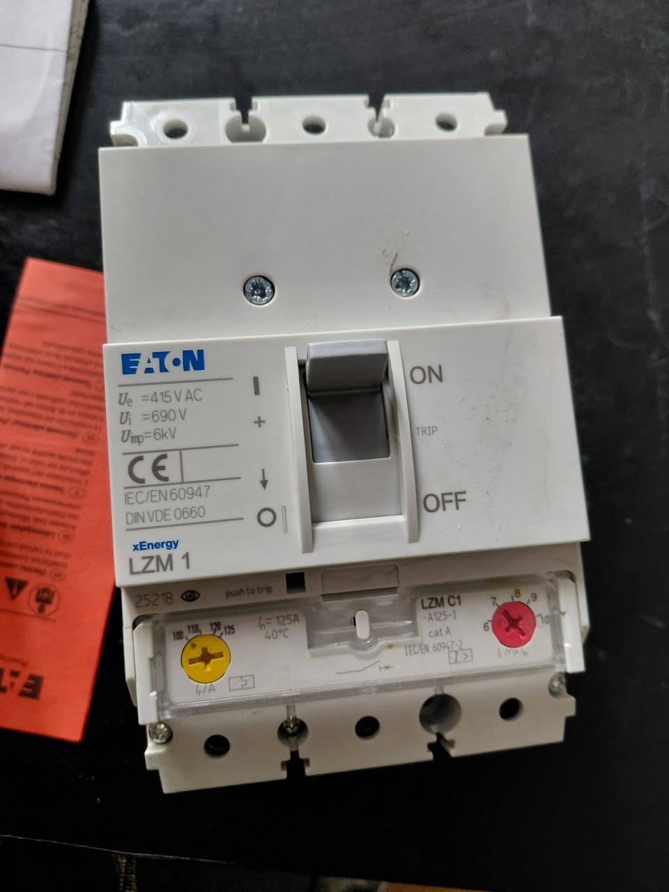 العنوان: قواطع كهربائية (MCCB) من شركة Eaton الأصلية - حالة الزيرو
متاح للبيع مجموعة قواطع كهربائية علبة مصبوبة من شركة  (سلسلة Moeller)، المنتجات Eaton جديدة تماماً وبالكرتونة ومعاها مسامير التثبيت وكتالوج التشغيل  

​الأنواع المتاحة:

​قاطع Eaton BZMD1-A50: تيار 50 أمبير، قدرة 15kA.

​قاطع Eaton BZMB1-A63-BT: تيار 63 أمبير، قدرة 25kA.

​المميزات:

​صناعة رومانيا بجودة عالية.

​مناسبة للوحات التحكم والمصانع.

​سهولة التركيب والصيانة.

​للاستفسار عن السعر أو طلب كميات، يا ريت تبعتيلي على الخاص أو تسيبي كومنت وهرد عليكي بالتفاصيل.

​01116724491


**إذا كنت صاحب هذا الإعلان وتريد حذفه لأي سبب، رجاءا أرسل رسالة إلى الدعم الفني**