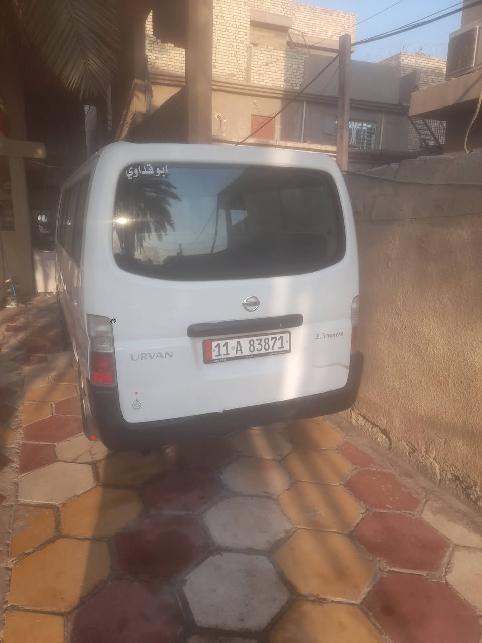 سلام عليكم سياره نيسان البيع سياره جديده مكينه كير كسن خير منالله دوشمه جديده تخم تايرآت مصفره رقم بغداد نكليزي بسمي سعر ٩٣ وبيهه مجال رقم ***********مكاني بغداد
