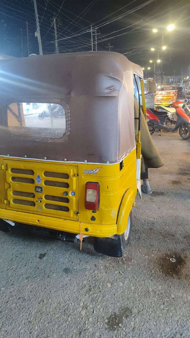 السلام عليكم شباب تكتك للبيع موديل 19 شهر11 يوم27
تخم تاير كهربائيات كله شغاله العنوان ميسان العماره ***********
