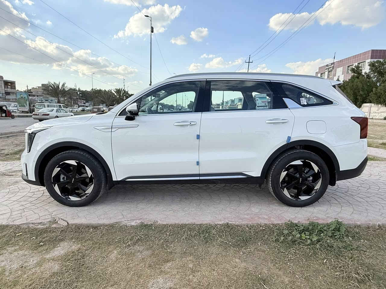 السلام عليكم سورنتوموديل 24
فول فور اكس رقم بغداد 
كفاله عامه من كل شي 
ماشيه 20 الف 
بصمه 
بانوراما 
كشن حار بارد 
كشنات كهرباء 
فور ويل 
داتشو 
جنطه كهرباء 
7 راكب 
3 قطع تبريد 
4 كامرات 
سايد بريك دكمه 
سعر 330
ام ظمان بيها 3 تبديلات دهن 
***********
