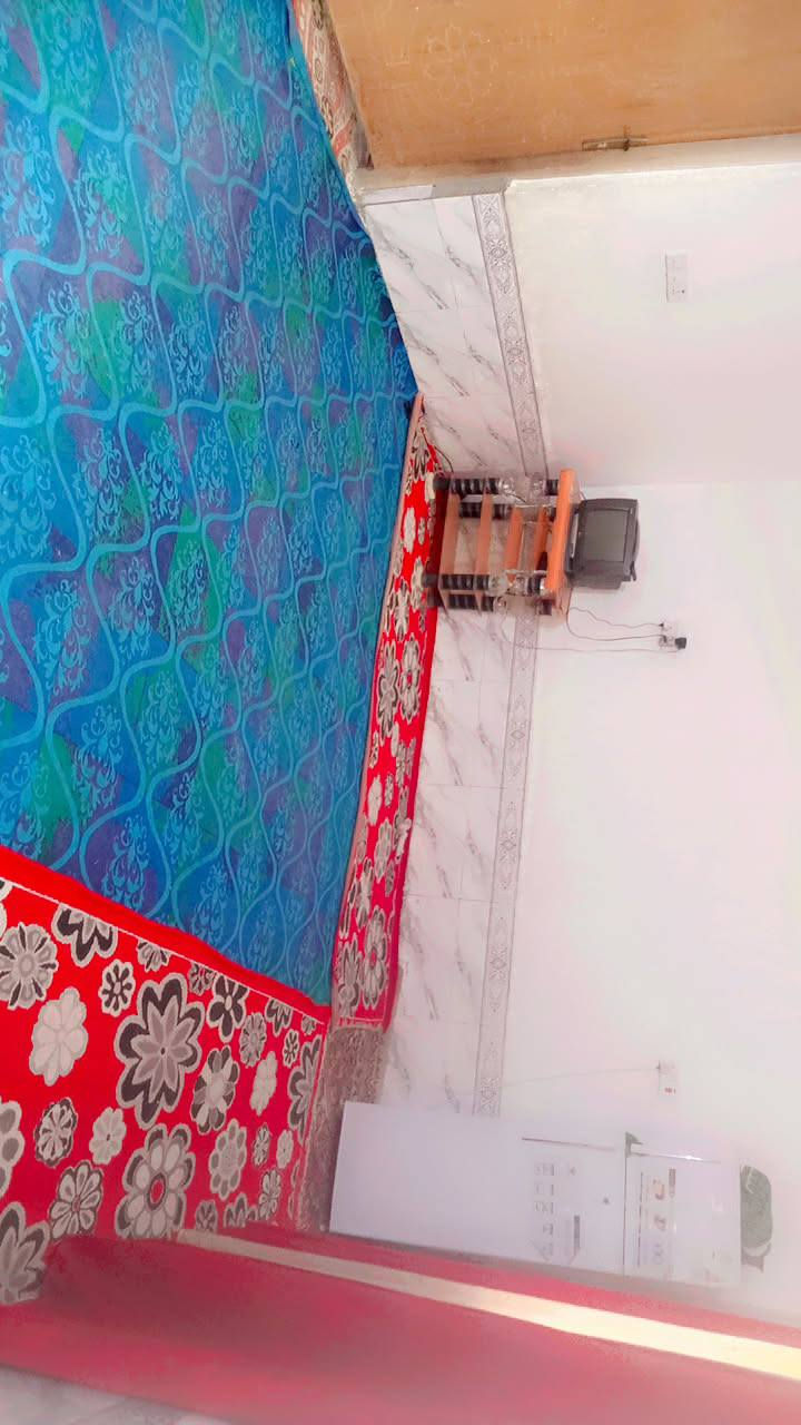 سلام عليكم بيت للبيع المساحة 120متر +قطعه شطره حاوي العباس عل شط منطقت حمود الثامر كافت الخدماب غرفه وصاله ومطبخ وستغبال وصحيات الستفسار عل رقم ***********
