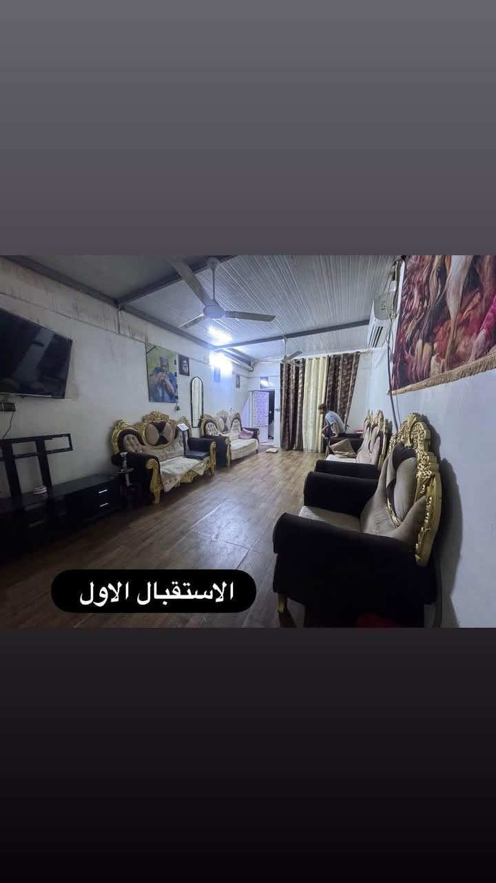 بيت في شارع المحكمه ذات السلاسل قرب مستوصف الرحمانيه مقابل مقر السرايا وساحه المشتل مساحة البيت كبيره 📌 بيت شغل صحيح قمريات وسندويج وغرف عكاده كامله بواري الماء ٤ انج مجاري معزوله كاشي من الزين المتر مالته ب ١٠ مرتب ترتيب جديد وبلواقع احلى 
*********** للبيع
