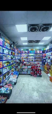 رفوف للبيع عنوان بغداد مدينة صدر لاستفسار 07733699283