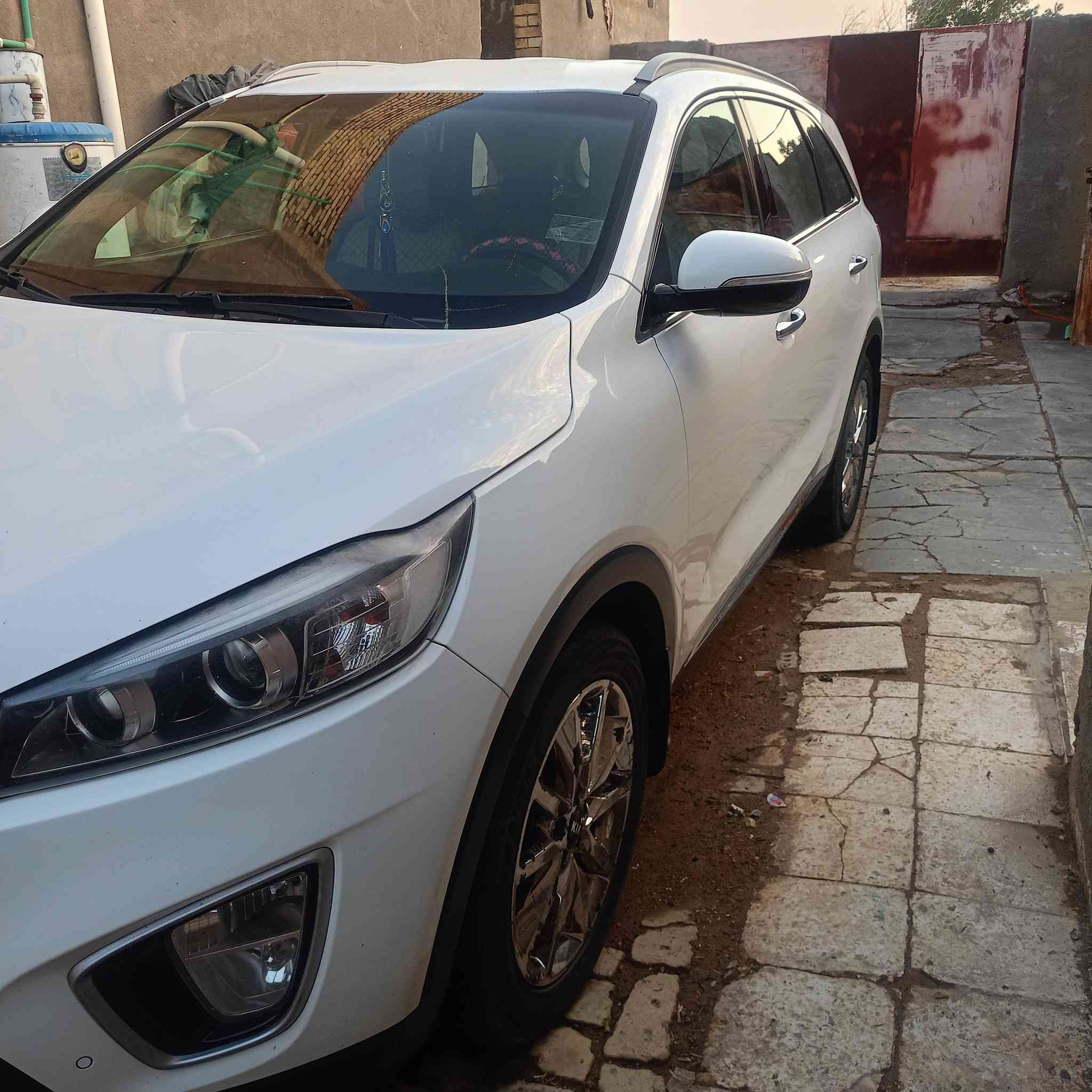 السلام عليكم للبيع اومراوس سيارة سورنتو 16خليجي محرك 6 سبعه راكب ثلث قطع تبريد رقم  ميسان بسمي السياره مكفوله كير محرك حادث السياره حلوه فقط دحجه قليله باب السايق باقي كفاله السعر 215 بيه مجال قليل ..*********** بيه واتساب
