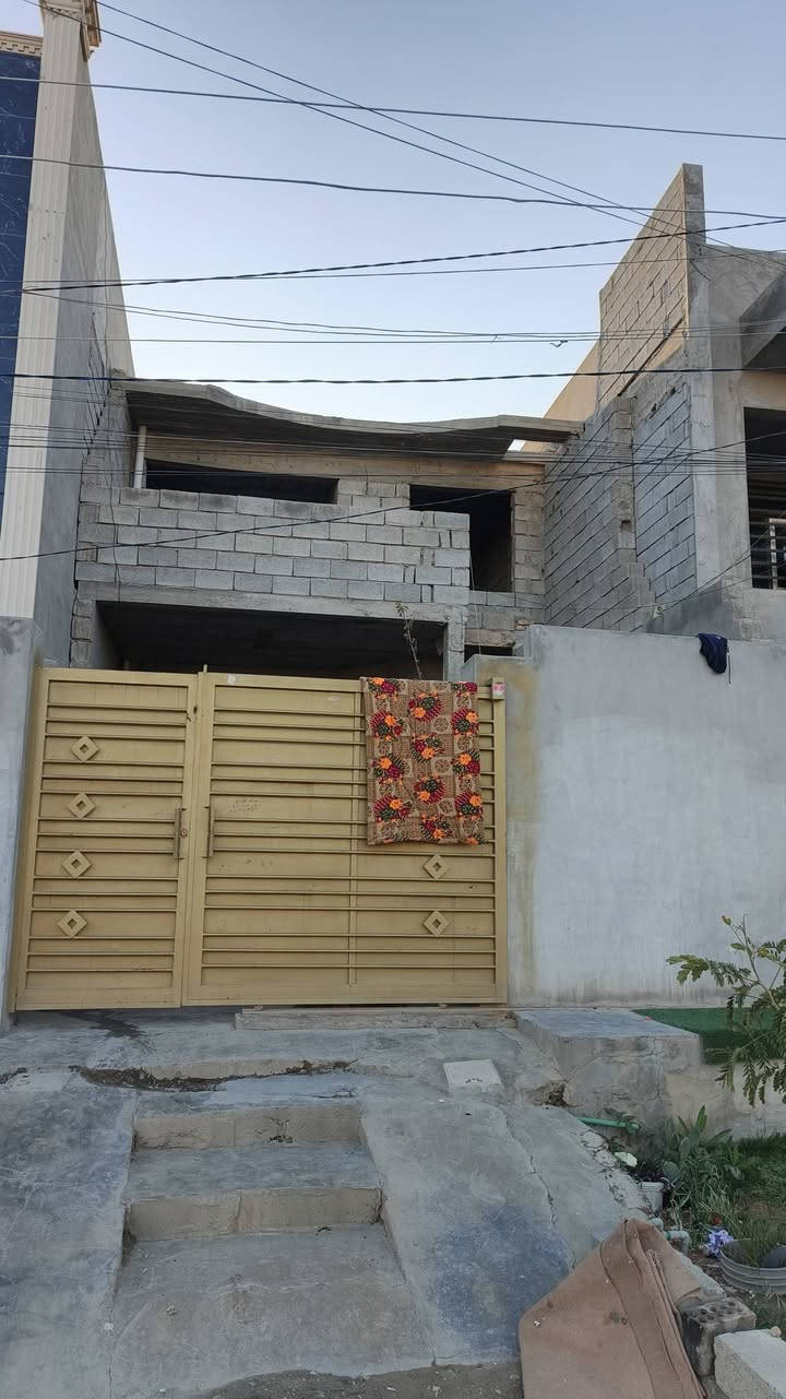 سلام عليكم مشتمل في دوانم معمل قرب جامع المحمود المساحه 125متر طابقين الطابق الاول كامل والثاني مفصل نفس الجوه بس ماواصله ماي وكهربا الطابق الفوك وعايزه ترتيبات الفوك بس جوه كامل  عرض 6وربع نزال20 سعر 55هاتف ***********
