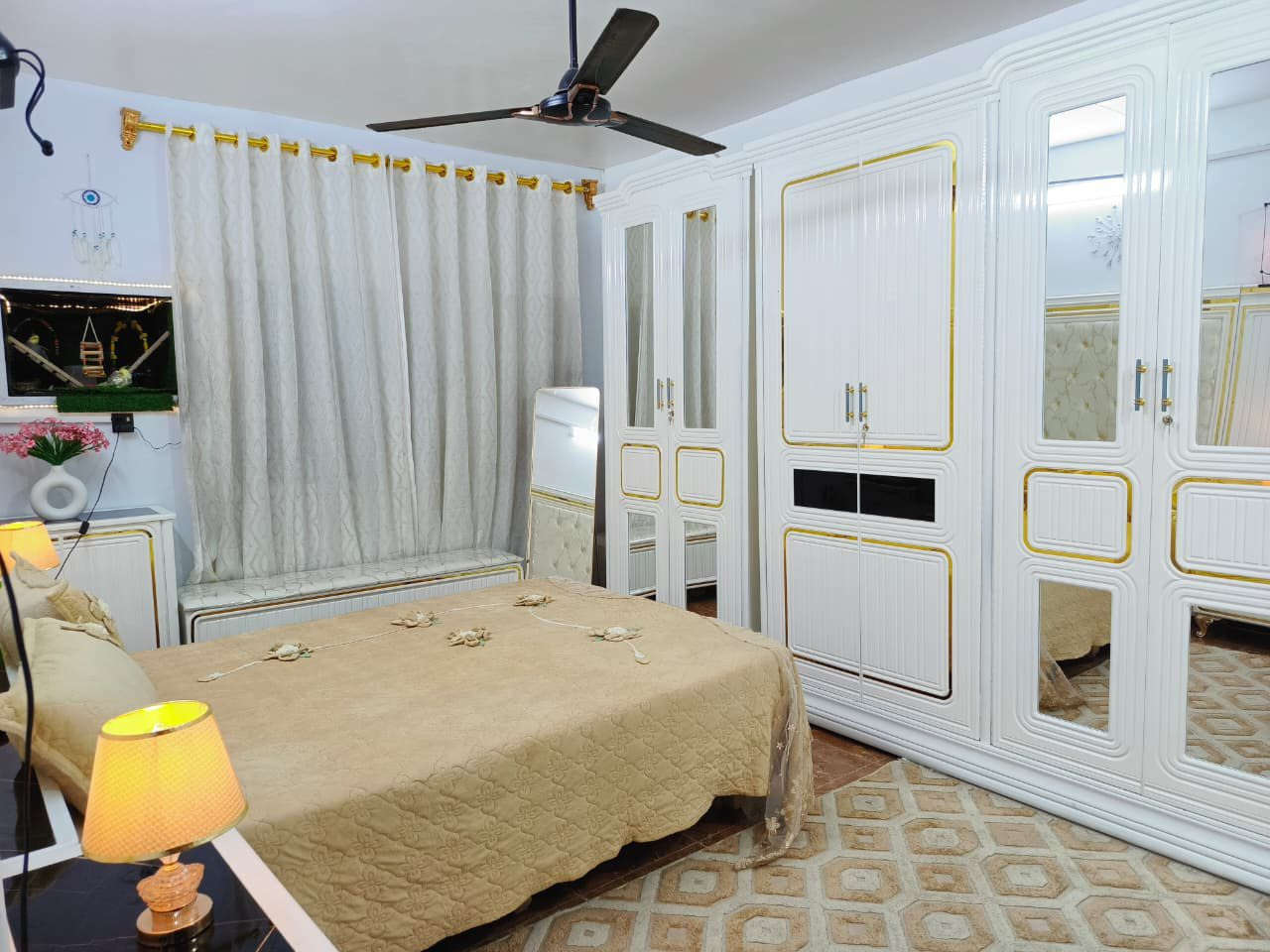 السلام عليكم.
دار للبيع المساحة 150 متر (مالية) يتكون من غرفتين نوم وصالة ومطبخ واستقبال العنوان حي النصر الاولى شارع المستوصف ثاني فرع ع يمين للأستفسار الأتصال على الرقم(***********).
