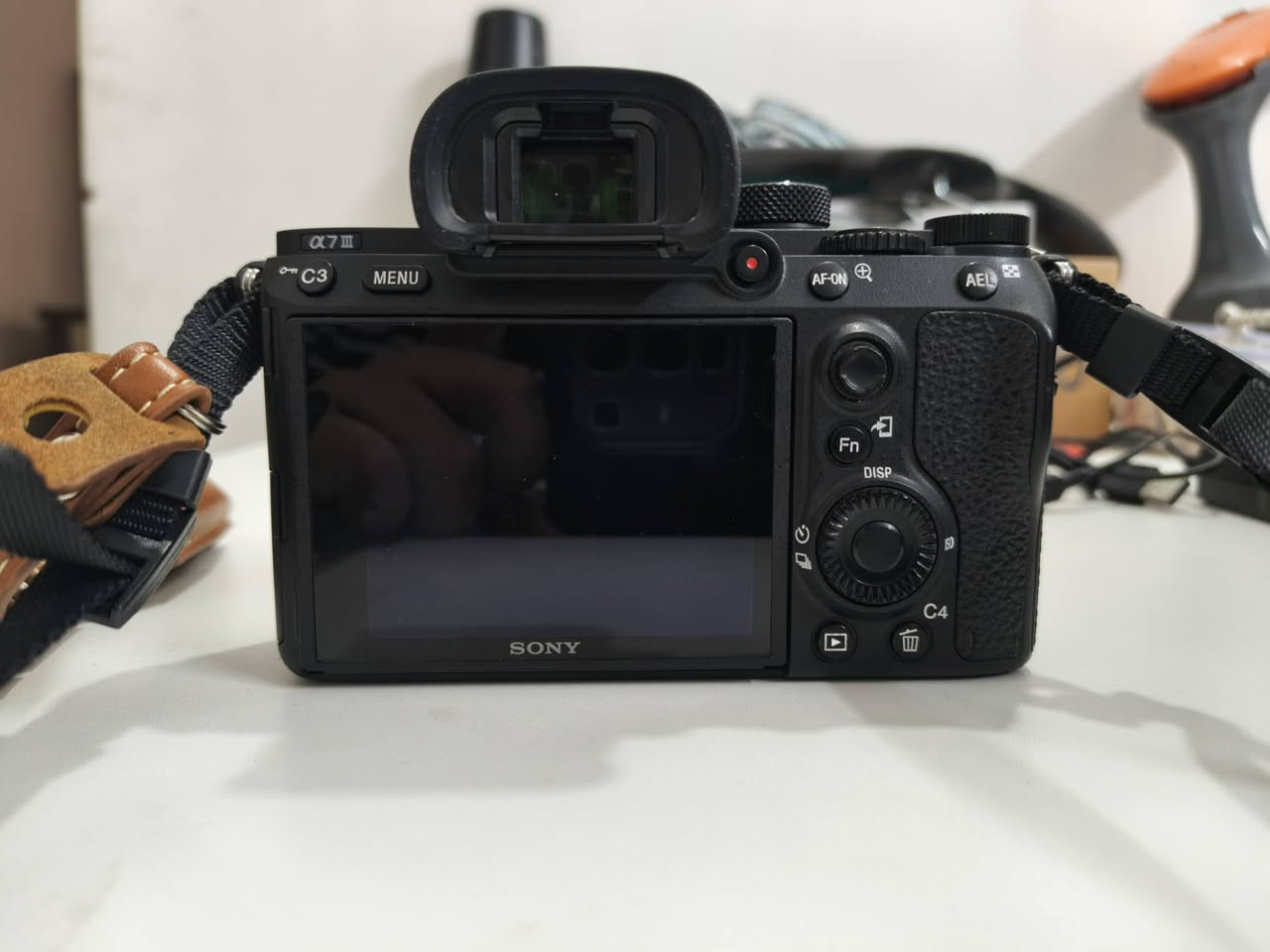 معدات تصوير كامله للبيع
Sony a7iii بدي

نظافه ١٠٠٪ 

شترها ٤٨ فقط استعمال شخصي

ملحقاتها تجي بطاريه +  شاحنه + حزام كيبيلات مثل الصور

.... ......

 

عدسه سوني فئة G 

Fe 24- 105 mm , f4 

 ..... 

اضاءه godox sz 200 bi 

القدرة (Output Power): 200 واط.  

​درجة حرارة اللون (CCT): متغيرة من 2800K (إضاءة دافئة/صفراء) إلى 6500K (إضاءة نهارية باردة).  

​ميزة الزووم (Zoomable): تسمح بتغيير زاوية انتشار الضوء من 20° (مركزة/Spot) إلى 65° (منتشرة/Flood) عبر قرص تحكم يدوي.

... ..... 

ستاند كاميرا و ستاند الاضاءه

بالاضافه الى سوفت بوكس 

السعر خاص 

مكاني بغداد الغزاليه لا يوجد توصيل

الاستفسار واتساب ***********
