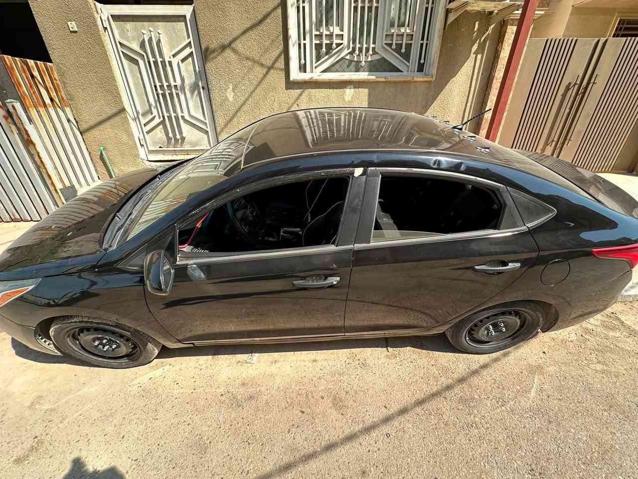اكسنت موديل ٢٠١٨ 
مواصفات عاديه 
ماشيه 84 الف مايل 
ب١٠٣ وبيها مجال 
***********
