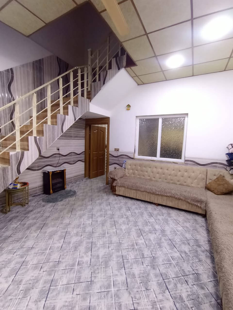 دار  للبيع ١٠٠ م طابقين ونص واجهه ٥م
للبيع 📌 
الطابق الاول كامل والطابق الثاني  والثالث بيه نواقص

 ط١ /   غرفة نوم  ▪️ استقبال ▪️ مطبخ ▪️صحيات ▪️كراج ▪️ درج داخلي
ط٢ / نفس الطابق الاول 
ط٣ /  غرفة وبيتونه

 كركوك 📌 قادسية ٢ منطقة ٤٩ قريب من الحصو والرمل 

   السعر📌  ٦٤ مليون

للاستفسار 📞  ***********
