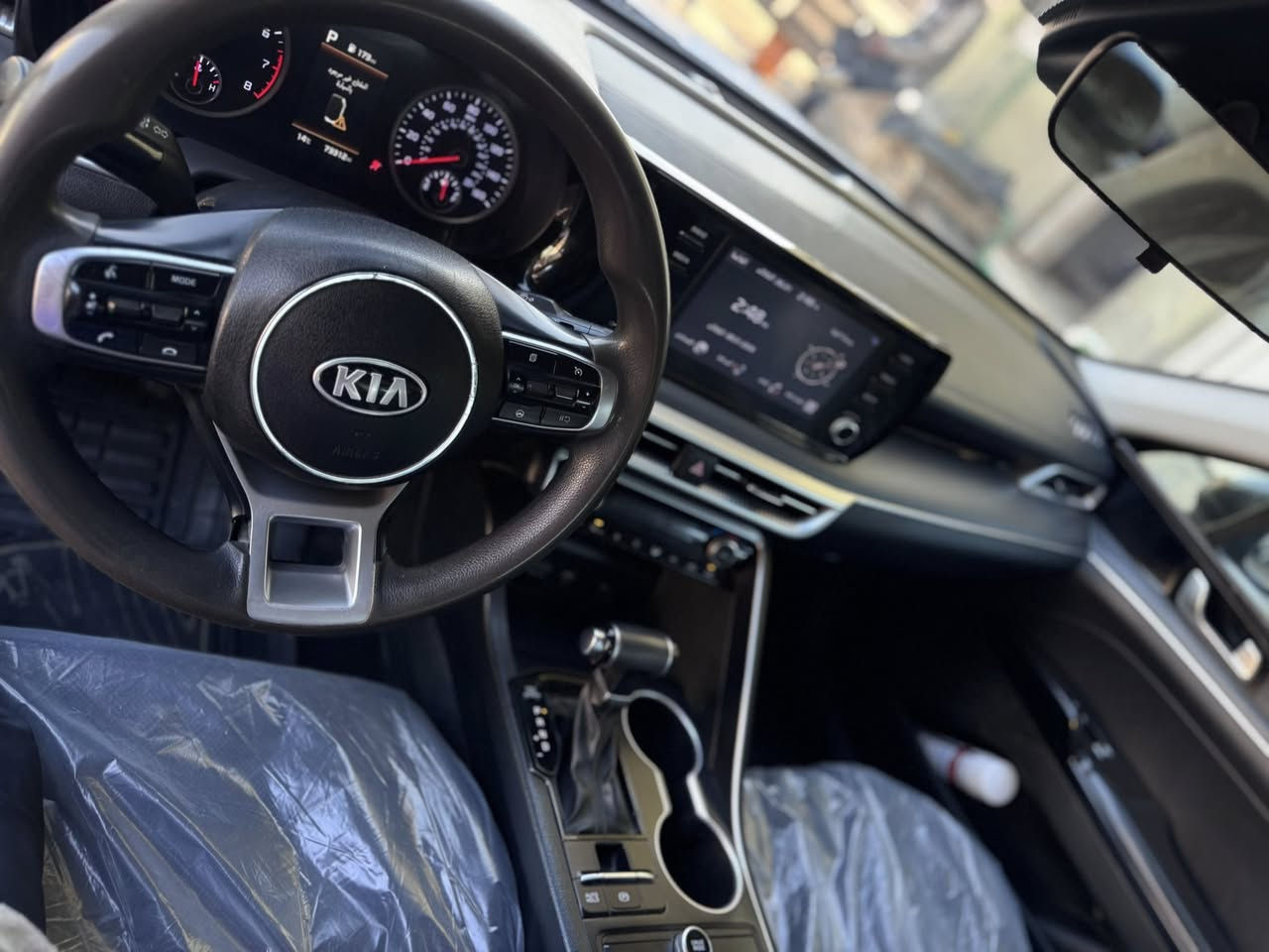 سلام عليكم
K5 مديل 2022 
ضرر فقط بنيد ضربه سطحيه مازدات الشركه مامفتوحات 
مواصفاته
مكينه 1600 تيربو 
شاشه 
بصمه تشغيل 
بصمة بيبان 
لايت زنون بلادي 
تحكم سترين 
سايد بريد بصمه 
اربع وضعيات قياده
السياره رقم اربيل الرقم الجديد دولي تريد وكاله تريد تحويل 

***********
