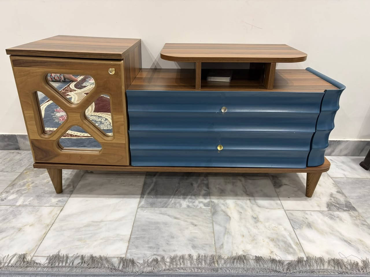 ميز بلازمه جديد جبته وطلع صغير ع المكان هذا المعروض وعندي الثاني ابيض ما شاده بالكارتون قياسه 120 سعر الواحد 50 الف مكاني الكراده


**إذا كنت صاحب هذا الإعلان وتريد حذفه لأي سبب، رجاءا أرسل رسالة إلى الدعم الفني**