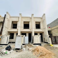 تونات للبيع مساحه 100متر((بسعر مناسب))  الواجهه 4 متر   النزال 25 متر ...