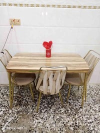 ميز طعام • للبيع