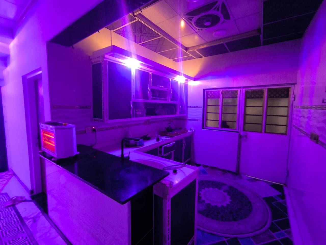 سلام عليكم دار للبيع ابو لخصيب حمدان مساحت دار 130 بناء جديد 2025 يحتوي دار علاا غرفتني منام وصاله وستقبال وحمام داخلي وحمام خارجي بيتونه+ مخزن وطامره ومنور  السعر 70 مليون وبي مجال قليل لاستفسار علا رقم ***********
