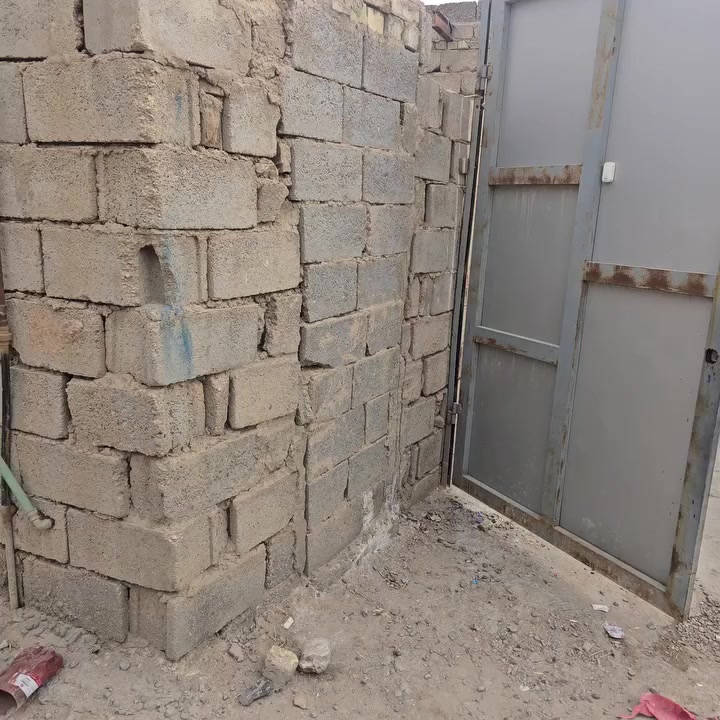 السلام عليكم
يوجد قطعه للبيع المساحه 700متر 

الحر قرب البلديه القديمه داخل الفرع 

الواجه 46متر ونزال 14

القطعه بطحيه 

طابو زراعي 25

سند مستقل وحدها 

السعر 400 مع المجال 

اللاستفسار اكثر مراسلة الصفحه او الاتصال على الارقام التالية 

***********

***********
