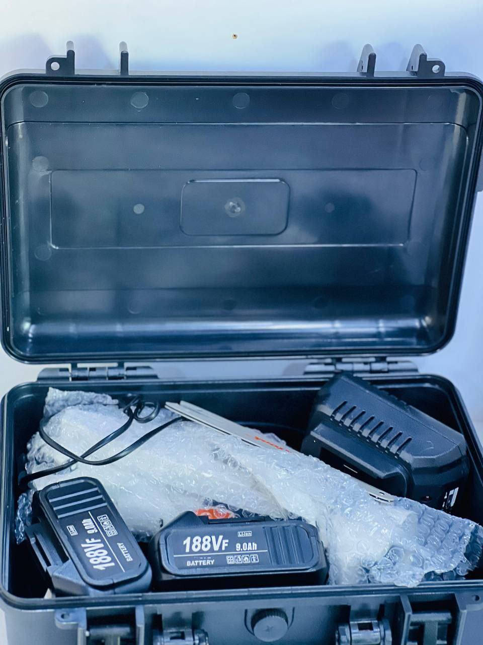 زانيارى
مشارێکی ٦ئینجی ١٥ سانتیم دووپاتری دەخەلایەو شعنکەرەوەی سوپەر چارچ و جانتای تایبەت بەخۆی لەگەڵە
معلومات
منشار جنزيري كهربائي لاسلكي صغير محمول باليد. 
لاسلكي ومحمول باليد.
يستخدم لتقطيع الأشجار وفروع الحديقة وقطع الخشب.
يعمل ببطارية قابلة لإعادة الشحن.
الجهد المشار إليه في الصورة هو 188 فولت أربيل, العراق


**إذا كنت صاحب هذا الإعلان وتريد حذفه لأي سبب، رجاءا أرسل رسالة إلى الدعم الفني**