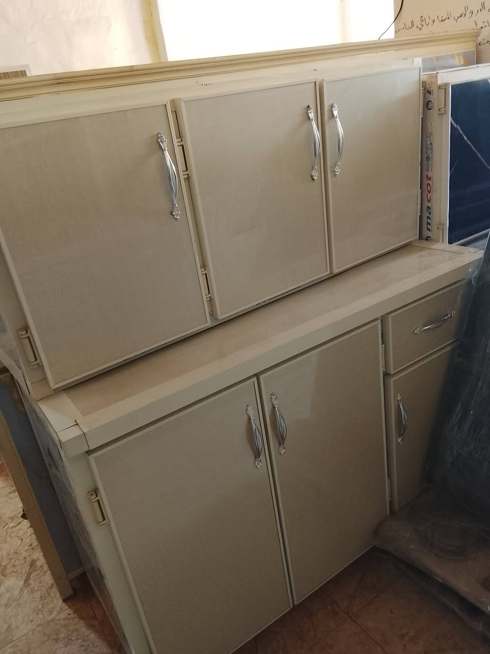 وصلتنا مجموعه من الكاونترات الباله مختلف القياسات ثلاث قطع سنك مرمر مجمع الامير الآثاث المستعمل العزيزيه شارع الجديد مقابل المسبح. ***********/***********
