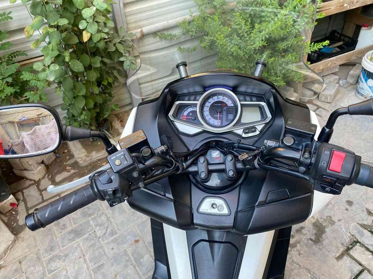 السلام عليكم
للبيع فاز s
جامه طويله هيتر يدات تدفئه 
زوج تايرات جدد  

دراجه جديده وكلشي شغال
مكينه مكفوله من الفتح 

السعر 18

***********
