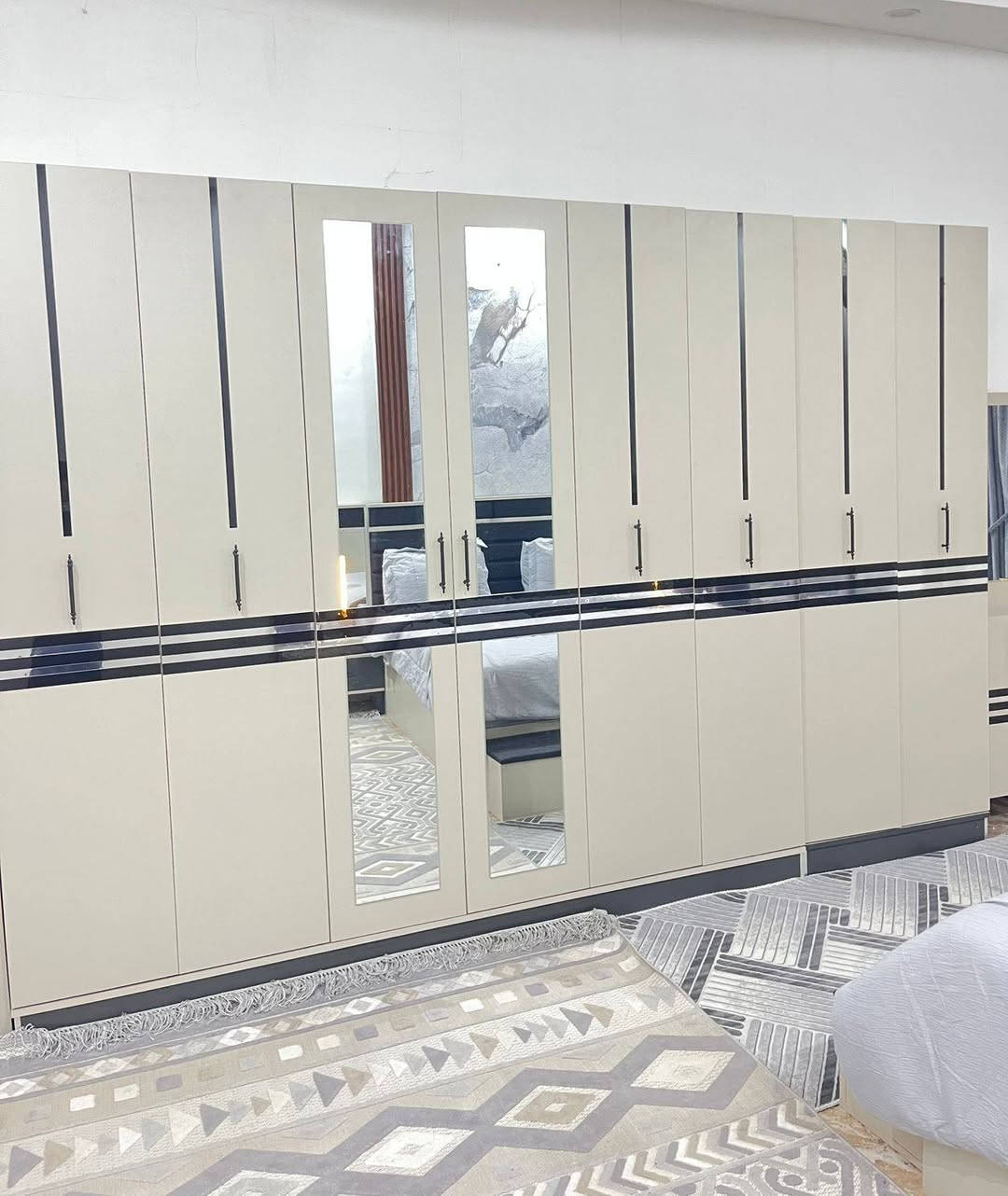 السلام عليكم  الغرفه نظيفه استخدمت 4 اشهر تقريبا ومبيها اي ضرر فقط الي بداخل الكنتور هذول مالت التعاليق وگعو الباقي كله نظيف  - سرير 
- ⁠كومدي سرير 2
- ⁠كنتور 
- ⁠ملحق كنتور بابين
- ⁠ميز مرايا
- ⁠طابوريه ميز
- ⁠مرايا قيافه
- ⁠ملحق صغير
- ⁠طابوريه سرير اي استفسار ع خاص 
العنوان : البصره الحكيميه قرب مقبره الانگليز


**إذا كنت صاحب هذا الإعلان وتريد حذفه لأي سبب، رجاءا أرسل رسالة إلى الدعم الفني**