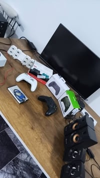 شنوو ليييوم 😂 سلام عليكم الغراض البصورة كلها للبيع   سيرس اس بدون كارت...