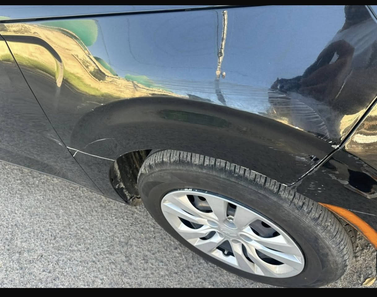 السلام عليكم
للبيع 
Kia soul 2023 وارد 
ماشية 74 kn 

الضرر موضح بالصور : 
تبديل باب عكس السايق خلفي حادث امريكا

صبغ جاملغ امامي ايسر حادث داخل العراق 
جاملغ امامي ايمن تعديل بارد فقط كما موضح في الصور 

رقم بغداد 

مواصفات : 
شاشة 
ابل كار بلاي 
اوتو ستوب 
مانع انزلاق 
وضعيتين قيادة 
تحديد مسار 
نقطة عمياء 
مثبت سرعة كروز

سعرها 157 ورقه  

الموقع بغداد 
للتواصل ***********
