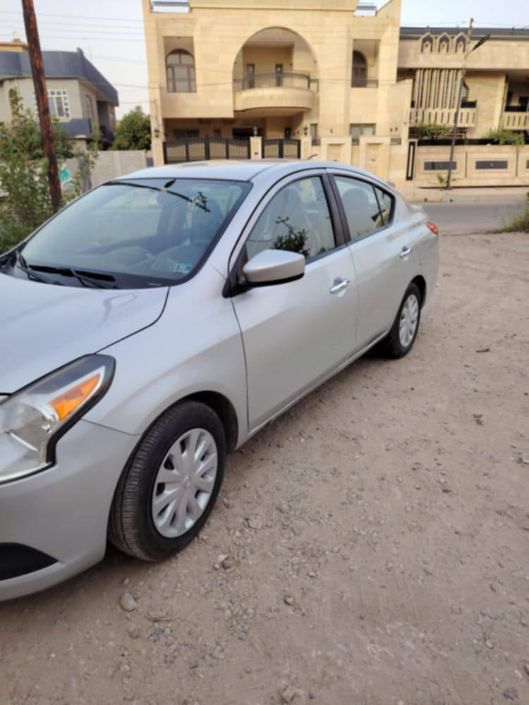 نيسان فيرسا 
موديل 2018
محرك كير شرط 
طخم تايرات جديد
حداديه تقريبا كامله وجديده 
مواصفات نص فول  تحكمات ستيرن  تحكمات بل مرايات  يدات نيكل
ضررها بابين  بدون دواخل + شويه بارد
للإستفسار  *********** متواجد عل واتساب
