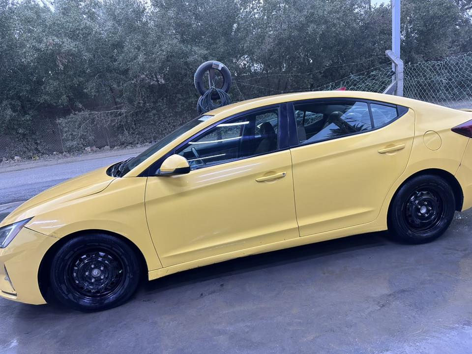 سلام عليكم شباب عندي النترا موديل 2020 وارد أمريكي طخطخات خفيفه أشويه  سياره جهازه السعر 120 أو بيعا مجال للطبين *********** رقم بغداد أجره ع الزعفرانيه
