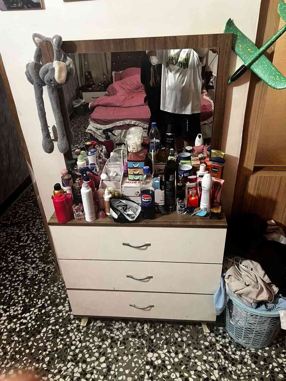 غرفه تركيه للبيع مبيها ضرر
خمس قطع اخذتها قبل شهر السعر ٣٧٥ 
مكاني السيديه


**إذا كنت صاحب هذا الإعلان وتريد حذفه لأي سبب، رجاءا أرسل رسالة إلى الدعم الفني**