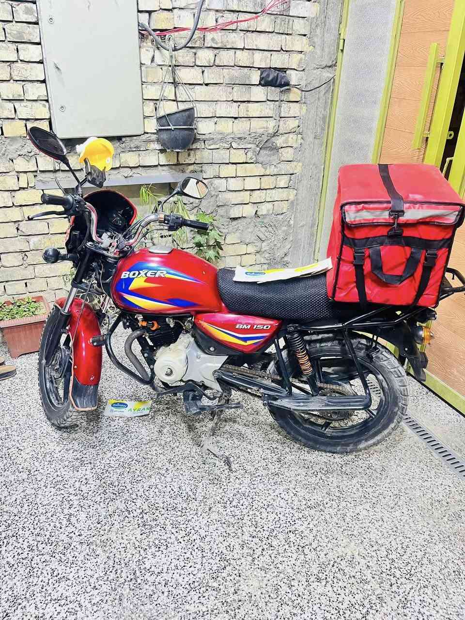 بوكسر موديل 2021 أوراق كامله الدراجه مكفوله من كلشي أي نقص ما بيها فقط جامه بك لايت خلفي وقبق الزنجيل موجود أني فاتحه العنوان بغداد مدينه الصدر ***********
