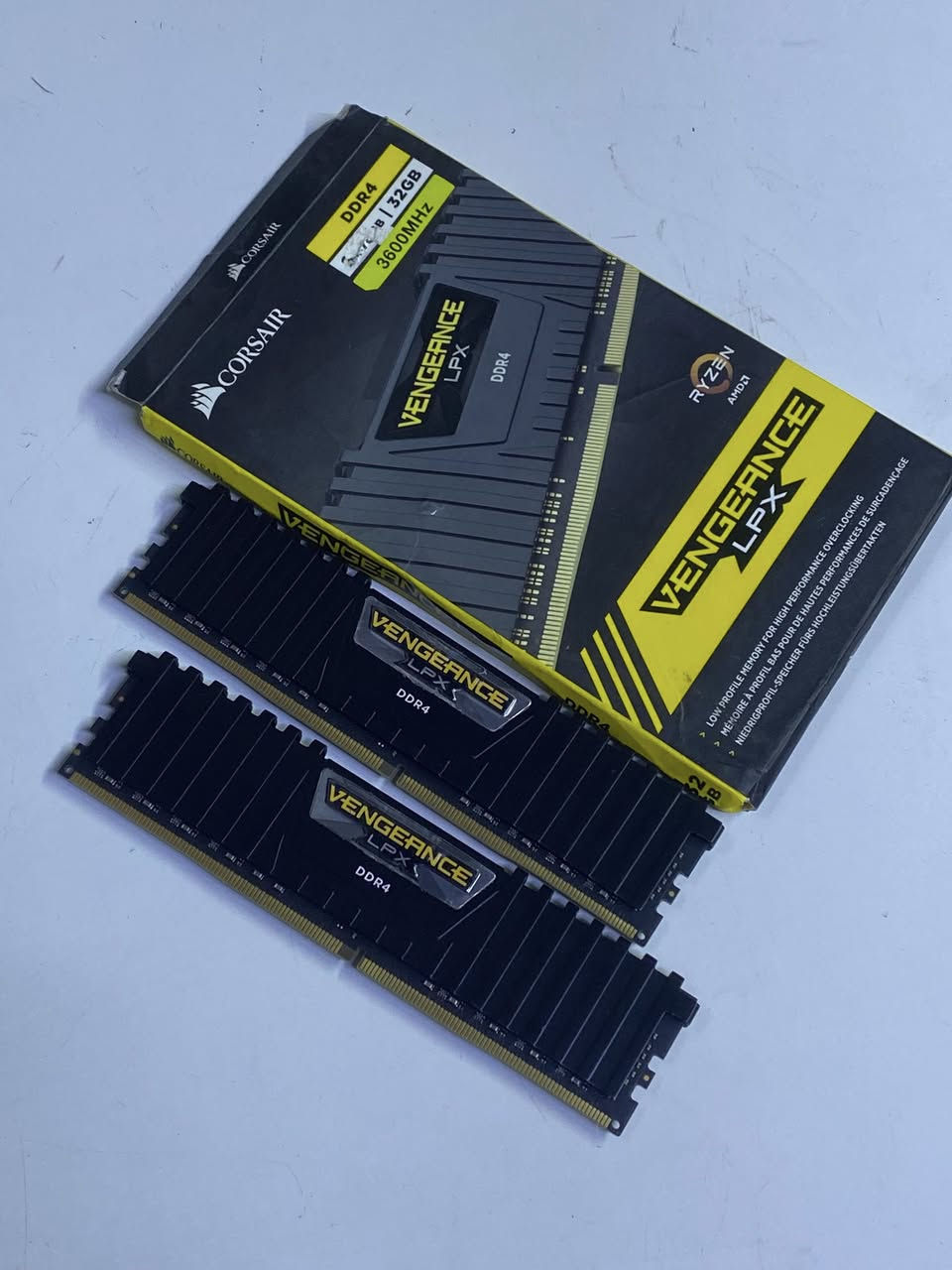 متوفر تجميعات وقطع حاسبه
M.2  LEXAR 2T سعره 230.000الف
RAM 32x2 3600hz 425.000 
بقيه التجميعات والقطع الاسعار والتفاصيل تواصل ع الخاص واتس ***********
