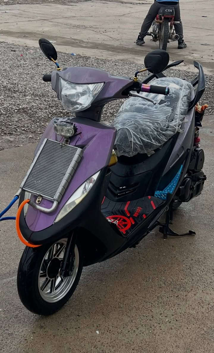 سلام عليكم ماكس عدلة مفولة  اذا متعرف بسعرهن لا تحجي دراجة خير من الله يعني دراجة ما بيها قطعة بلادية كلهة مزودة خاف تريد تزوج بيها سستم مال سماعات صوتة عالي 
٩٥٠ وبيها مجال لل شراي


**إذا كنت صاحب هذا الإعلان وتريد حذفه لأي سبب، رجاءا أرسل رسالة إلى الدعم الفني**