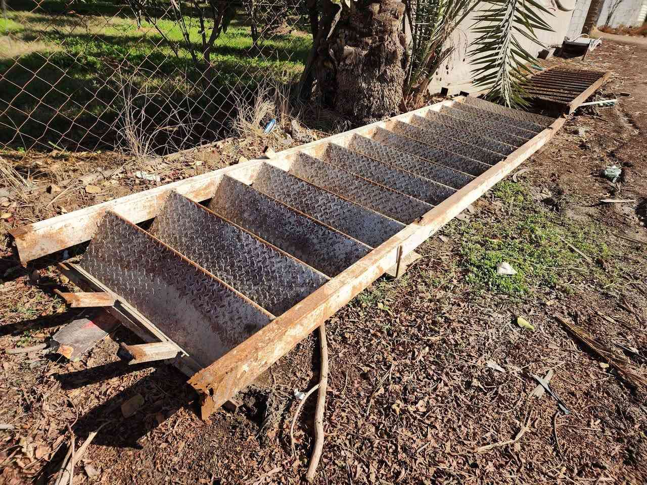 دروجه جديده....
درج حديد طول ٤ونص متر وعرض ٧٠سم بدون محجر ب١٢٥
درج حديد ٤ونص في ٨٠سم ب١٤٥
درج حديد ٤ونص في ٧٠سم مع محجر ب١٥٠
درج ٤ونص في ٨٠سم مع محجر ب١٧٠
درج حديد ٤ونص في ٩٠سم مع محجر ب١٩٠
دروجه مستخدمه....
درج محجرين طول ٤وربع ب١٣٥
درج متر في ٤ونص ثقيل جدا ب١٨٥
درج عرض ٧٥سم في ٤ونص ب١١٠
درج حلزوني ثقيل يرادله ترتيب ب١٠٠
درج حلزوني جاهز ب١٩٥
المسيب حي المعلمين٣ طريق سيد ابراهيم بعد السكه بكيلوين تقريبا بعد اسلاك الضغط العالي ب٢٠٠م 
بيت على جهة اليمنى
***********
يرجى الاتصال قبل المجيء
