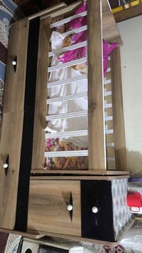 سرير • أثاث