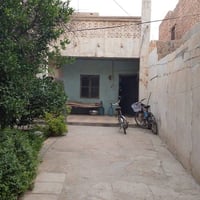 بيت ومحلات ٦ • ٤٧٥م • وارد ٦٠٠ شهرياً