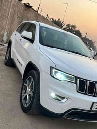 عندي جيب للبيع خليجيه 2019 ماشيه 99 الف كيلو رقم بغداد باسمي  السياره ...