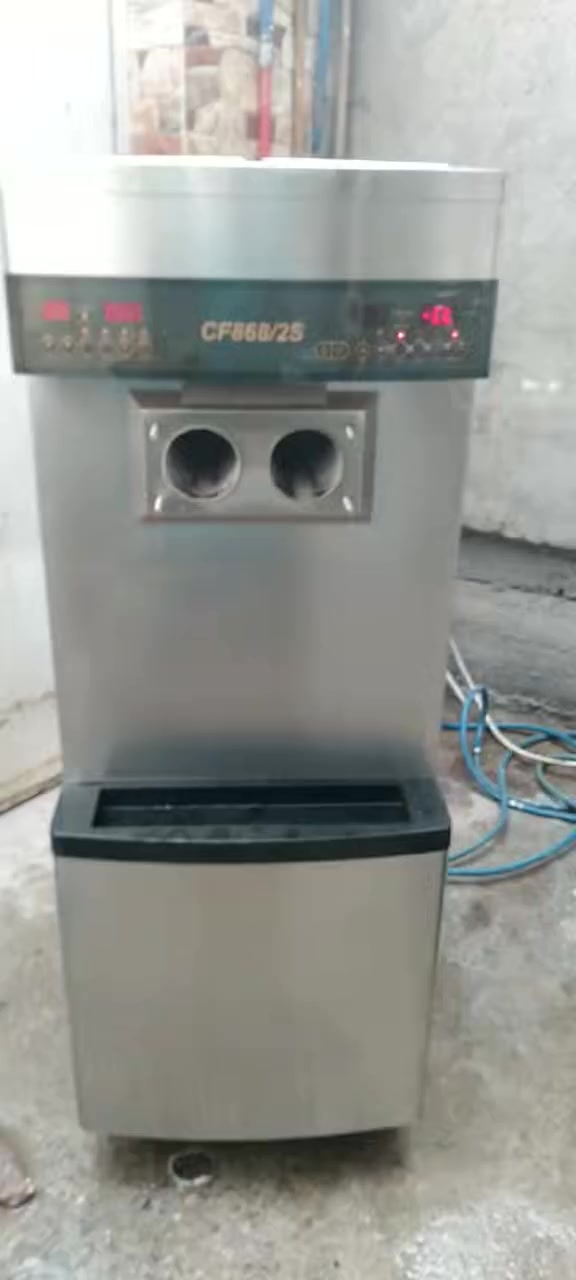 السلام عليكم   سوفت صيني سنكل فيز ٨ امبير تسحب تبريد هواء وتبريد ليلي. نظيفة وسعرها مناسب *********** وهذا رقم صاحب المكينة ( استاذ نجاح ) . تحياتي ابو مصطفى بغداد القاهرة شارع حسينية ال الرسول ***********
