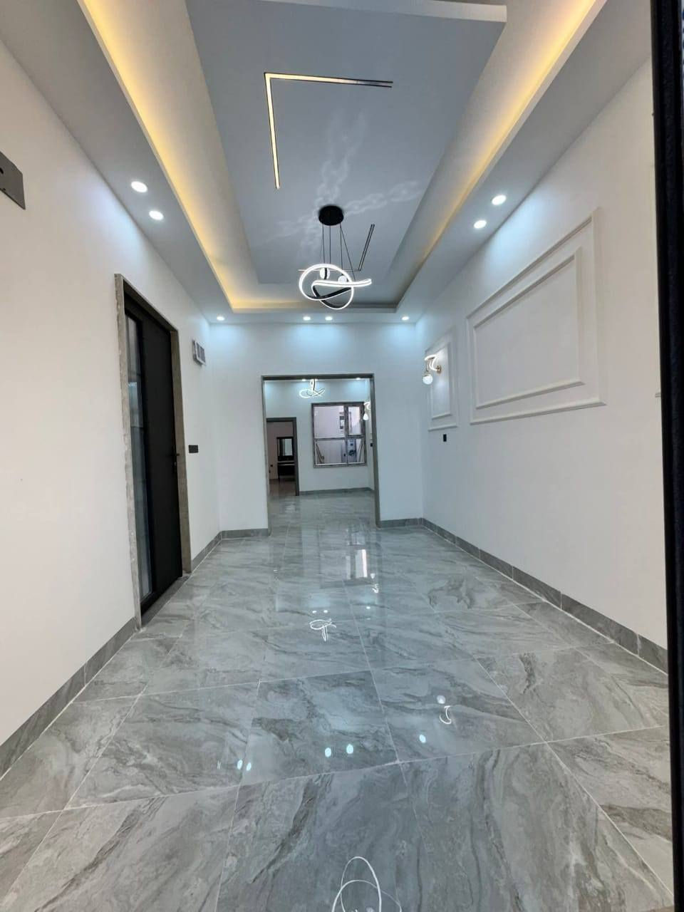 للبيع..... للبيع
دار سكني الكندي الثانية سند طابو زهور مساحة ١٥٠م واجهة ٦م
يتكونمن طابقين زيرو فوول
ط١/  كراج واستقبال ومطبخ وصحيات غرفتين نوم وهول
ط٢/ 4 غرف نوم وصحيات وهول وبيتونة وسطح كاشي
للاستفسار على الارقام
*********** واتساب
*********** واتساب
الامتنان للعقار
