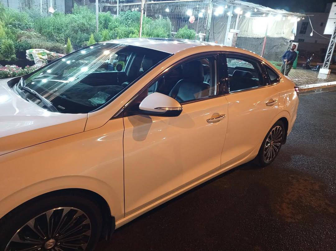 السلام عليكم شانجان ايدو ٢٠٢٠ مواصفات فتحه جلد كامره  للبيع ماشيه ٢٣٧الف  لون ابيض  رقم بغداد سنويه ساقطه    سياره بيها بارد بحافة البنيد شويه  وبيها صبغ باب اللي خلف السائق والجاملغ   سياره على ايدي مال بيت  محافظ عليها دهن ايكسدو الأصلي بانزين محسن صدر جديد السعر ١٠٥ وبيها  مجال مكاني الدوره البعيثه الاتصال على رقمي ***********
