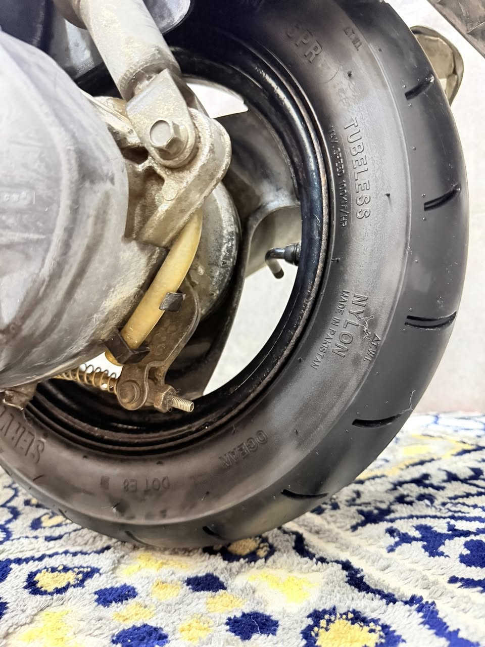 السلام عليكم للبيع للبيع

1-بوشه 49 ما مفتوحه بلاديه 

2-ختم واحد الدراجه كلها من الطول للطول 

3- الدراجه بلاديه ما عايزها برغي 

4-شلعه معدله تاكل الكاع توصل معدل 115 

5 قايش وخرز FCS

6-كهربائيات كلها شغاله 

7-موديل 2007

8-تايرات جلاتين جدد 

9-هندر سلف نكره 

10-ملاح يخبل 

11- كلجات بلاديه بس فاتحن مبدل خرز 

12 الدراجه جديده ماشيه 22 الف 

السعر 950 وبيه مجال 

العنوان طريق كربلاء نجف عمود 307 

***********. هاتف
