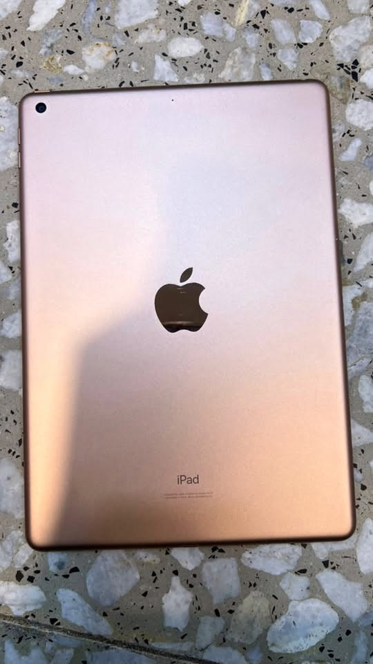 السلام عليكم ايباد 8 iPad للبيع بطارية 90 نضيف جدا مداخل تصليح سعرة ١٧٠ وبيه مجال للتواصل واتساب ***********
