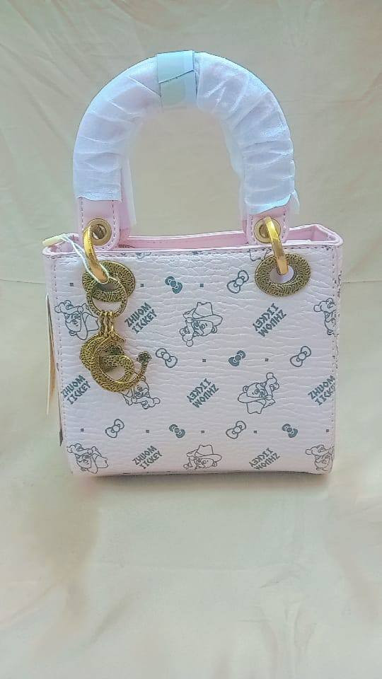 تخفيضات للعيد 🌺🔥🔥
⭕عرض اشتري قطعتين واحصل على هدية مجانا❤️‍🔥
اسرع، لم يتبق سوى ايام قليلة 😳
اجمل حقائب نسائيه وكياته😍
موجود فقط على صفحتنه🎆

التوصيل خلال يوم واحد فقط 
لكل محافظات العراق 🚐.. 
⭕اذا مو مثل الصوره رجعها
⭕واذا الحقيبه ماعجبتج رجعيها
⭕اذا ماعجبك الجودة رجعها 
             يرجى التأكد من البضاعه بوجود المندوب ضع ✅


**إذا كنت صاحب هذا الإعلان وتريد حذفه لأي سبب، رجاءا أرسل رسالة إلى الدعم الفني**